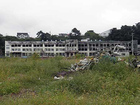 門脇小学校 (宮城県石巻市・門脇小学校 2011年9月) Photo:青池組